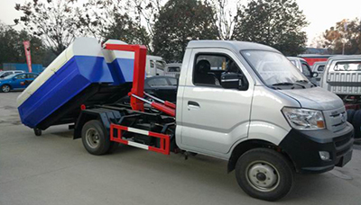 重汽王牌2850軸距國(guó)四鉤臂垃圾車(chē)